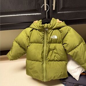 Very warm used Toddler coat. Great condition! Comes with hat!